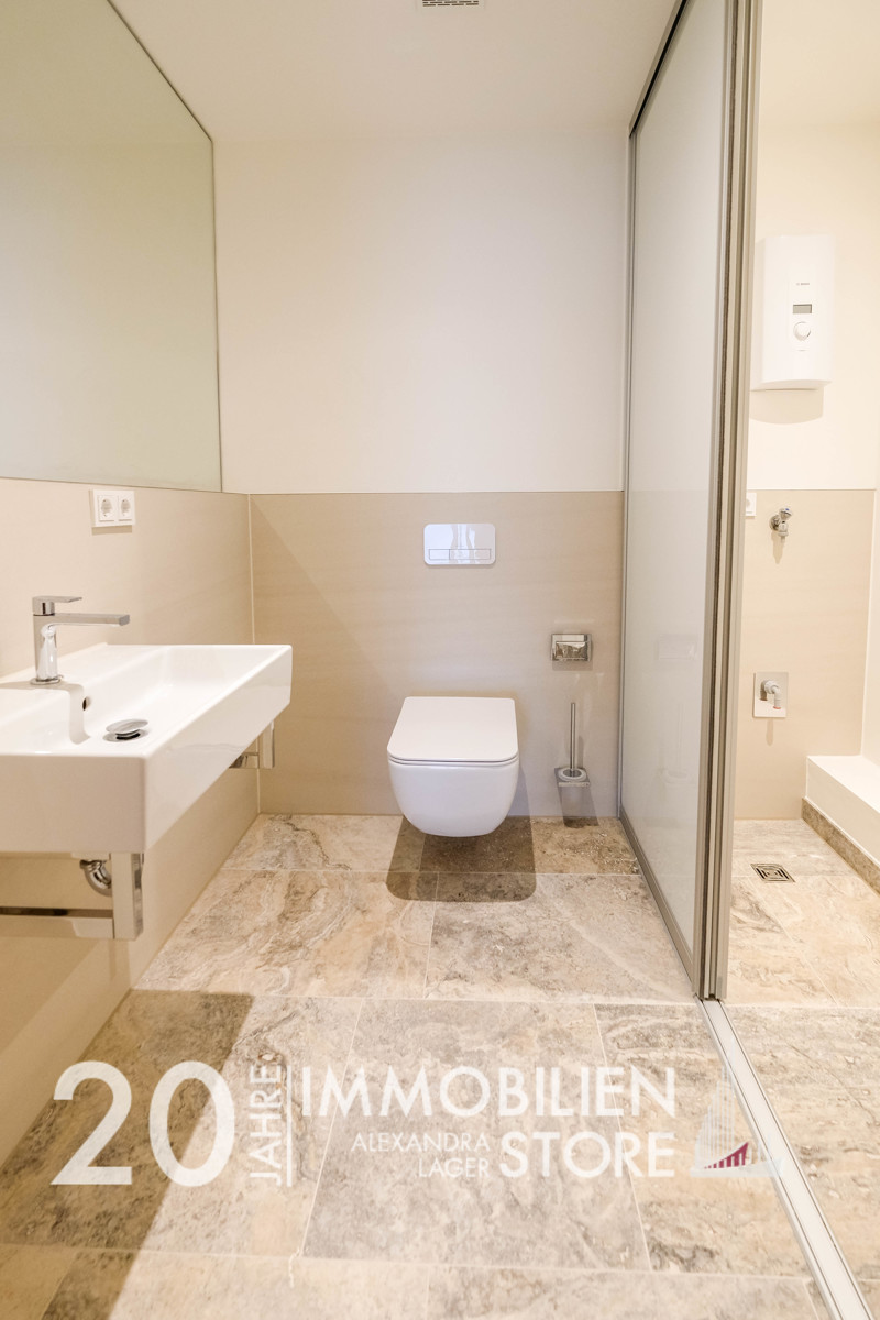 Gäste WC mit Waschmaschinenanschluss