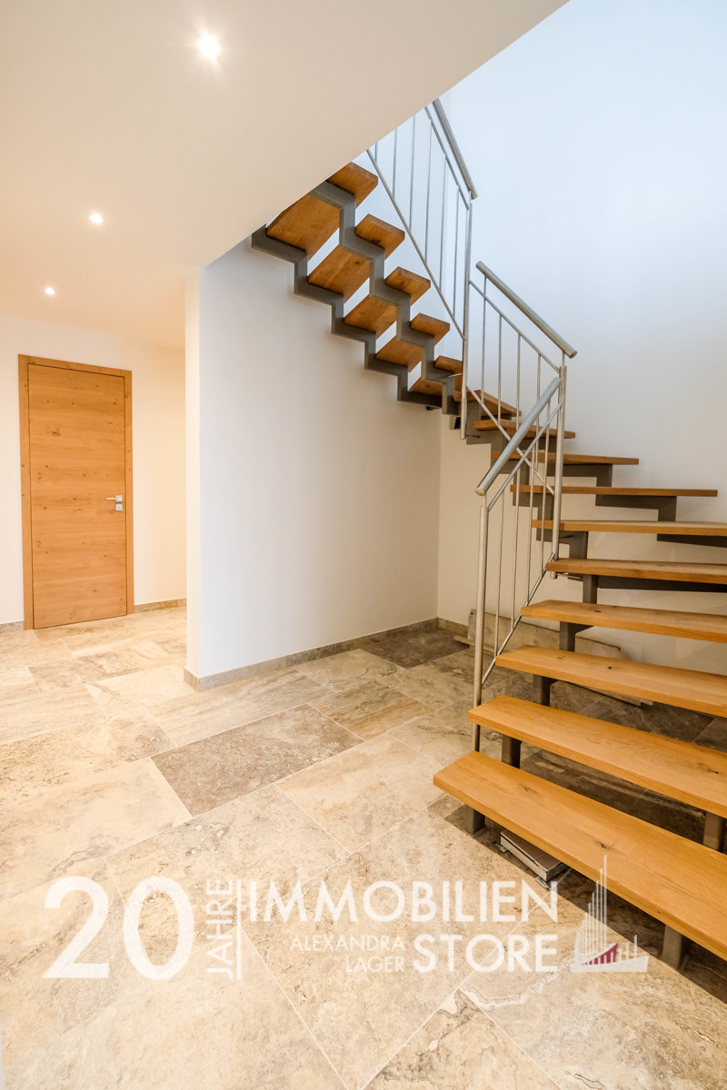 Die Treppe ins Obergeschoss