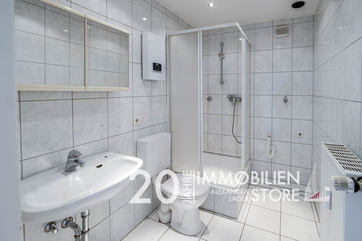 Badezimmer mit Dusche