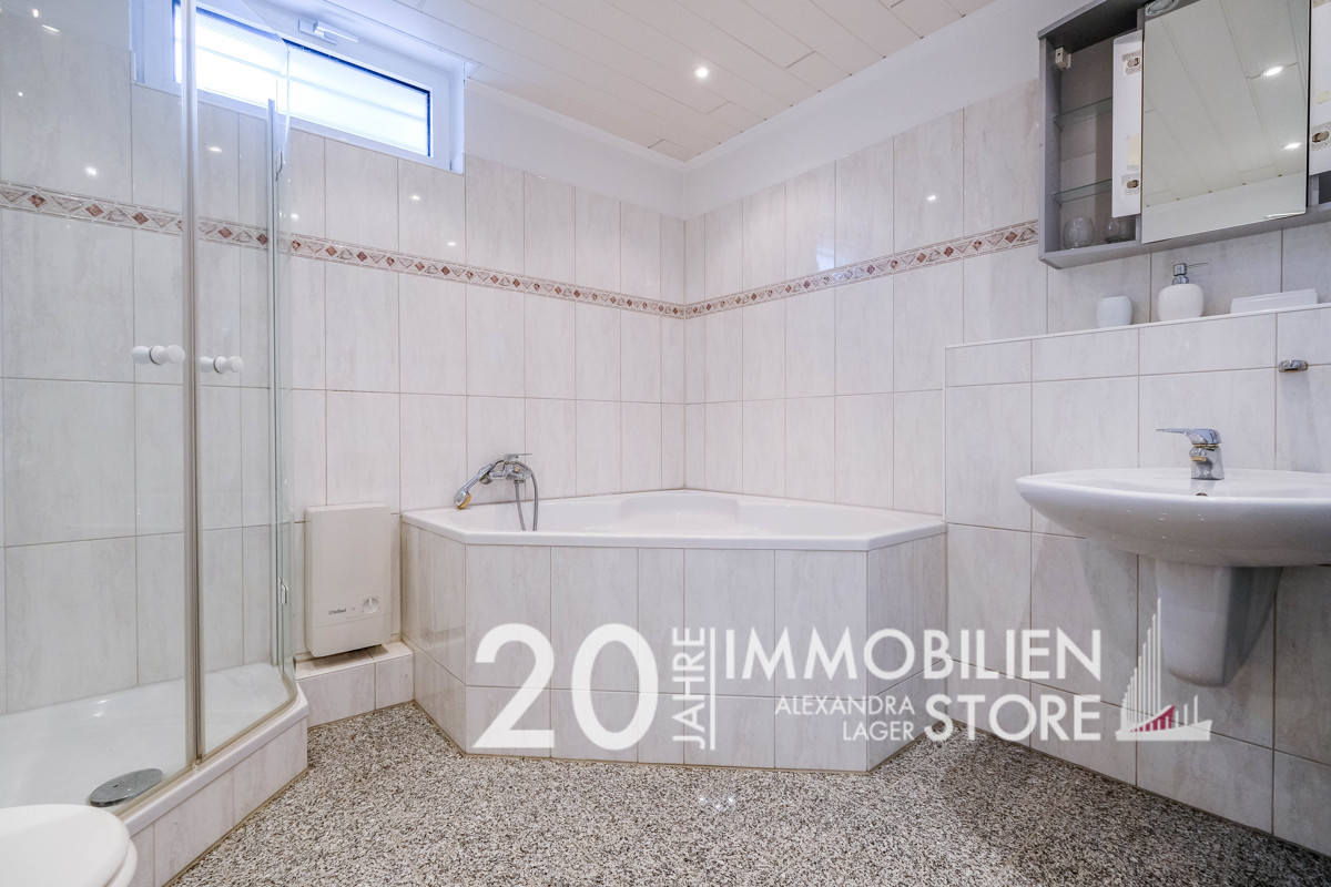 Badezimmer mit Wanne