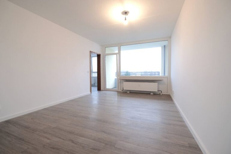 Erstbezug nach Rundumerneuerung! Lichtstarke 3,5 Zimmer-Wohnung mit Lift!