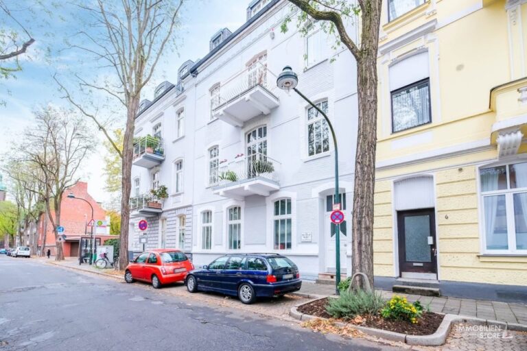 Wohnen in der Belle Etage in unmittelbarer Nähe des Benrather Schlosses!