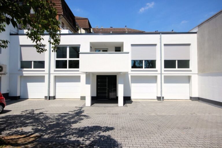 Erstbezug Loftwohnung mit Sonnendeck und eigenem Hauseingang!