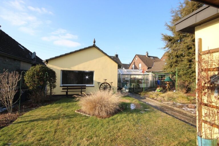 Erstbezug nach Rundumerneuerung! Gartenwohnung in Alt Baumberg!