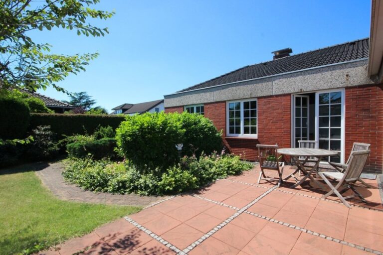 Einmalige Gelegenheit! Bungalow mit Traumgrundstück und großem Ausbaupotenzial!