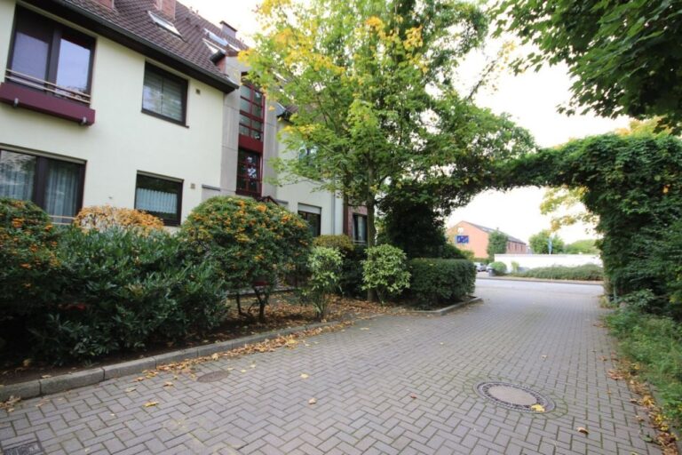 Bezaubernde Bast-Bau Gartenwohnung