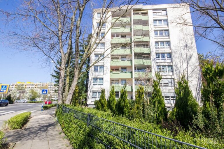 Schöne 2-Zimmer-Wohnung mit Loggia und Weitblick!
