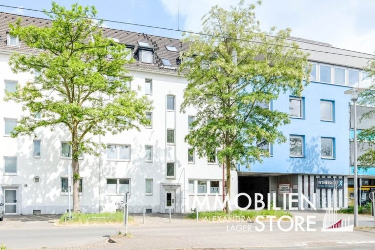 Dachterrassenwohnung mit schönem Ausblick und Hinterhof Flair!