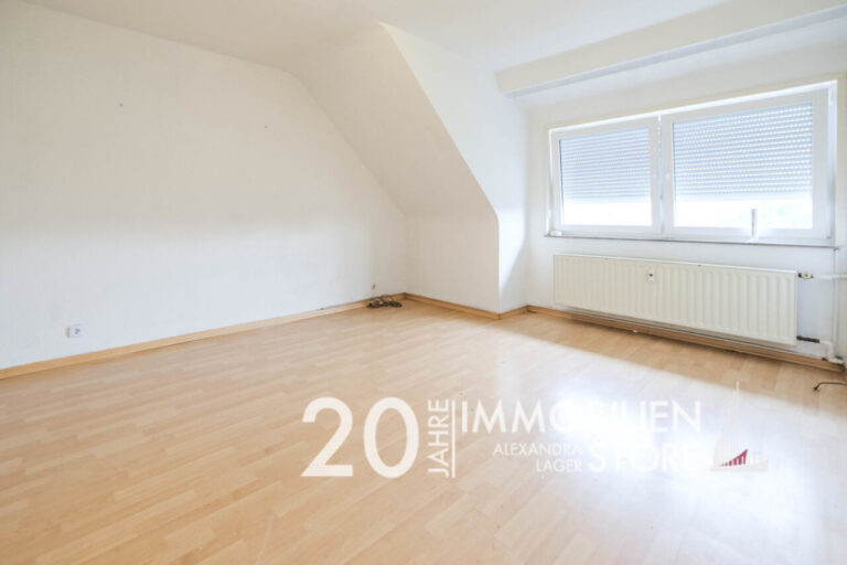 Solide 3 Zimmer Dachgeschosswohnung im Herzen von Baumberg