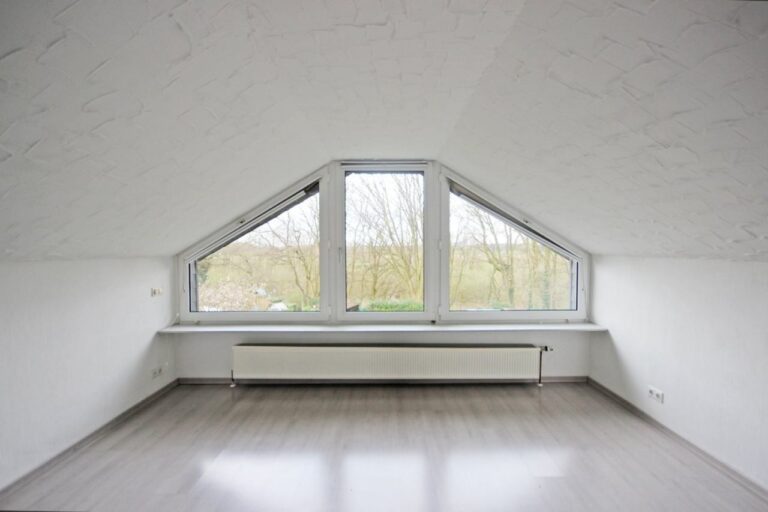 Dachgeschosswohnung mit Blick in die Urdenbacher Kämpe!