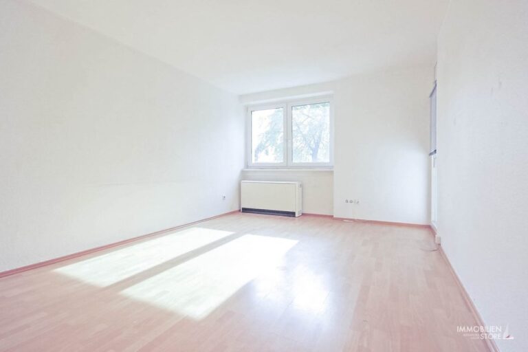 Gut geschnittene 2,5 Zimmerwohnung im Erdgeschoss mit Sonnenbalkon!