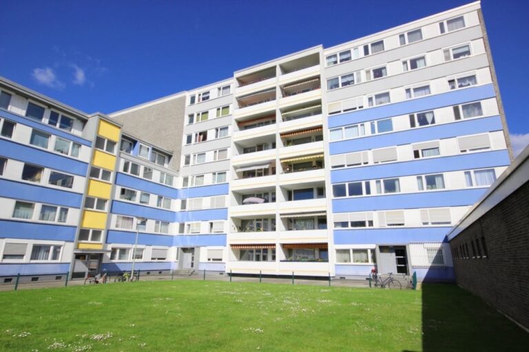 Provisionsfrei! Großzügige 2 Zimmer Wohnung mit Tiefgaragenstellplatz!