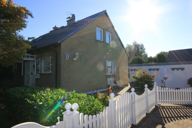 Klein, fein, pflegeleicht! Gemütliche Dachgeschosswohnung! Perfekt für alleinstehende Dame!