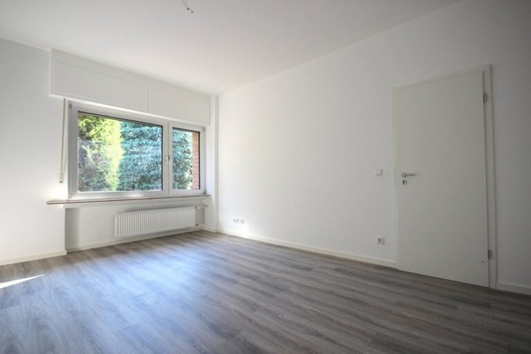 Rundum erneuerte Erdgeschosswohnung in Alt-Baumberg!