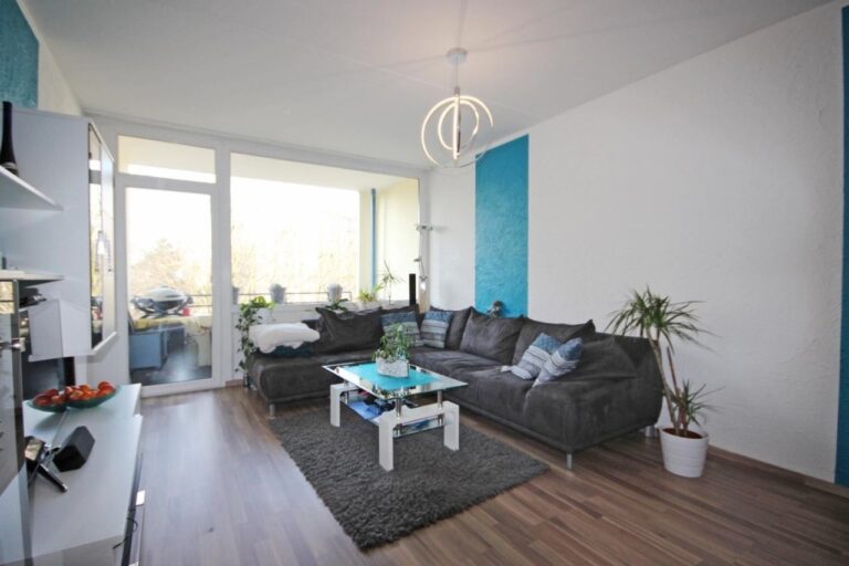 Provisionsfrei! Top erneuerte 3-Zimmer-Wohnung am Feld.