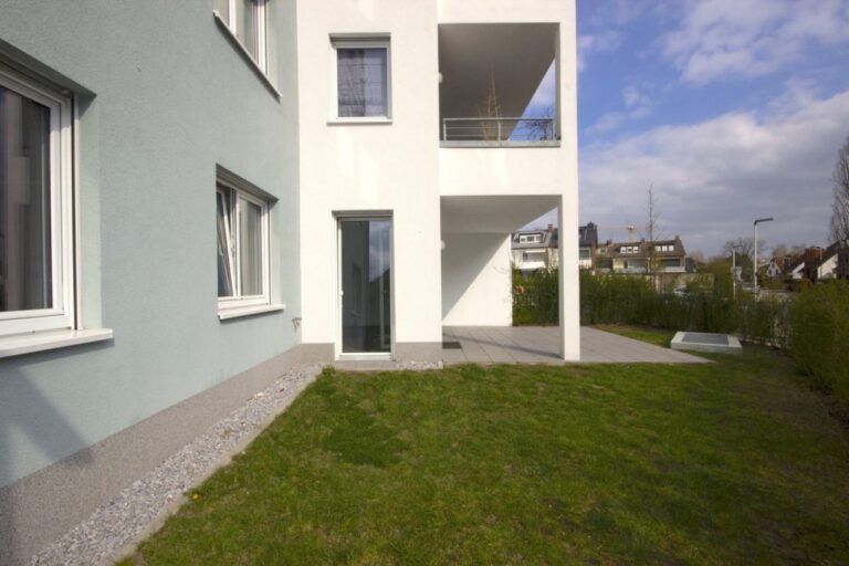 Moderne 4-Zimmer-Wohnung mit Garten in Monheim am Rhein!