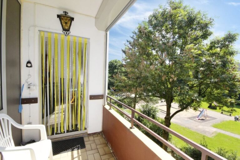 Ruhig und grün!  2-Zimmerwohnung mit Sonnenloggia und Garage!