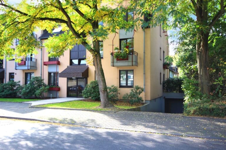 2 Zimmer Bast Bau Wohnung in der Belle Etage! Günstig Dank Erbpacht!