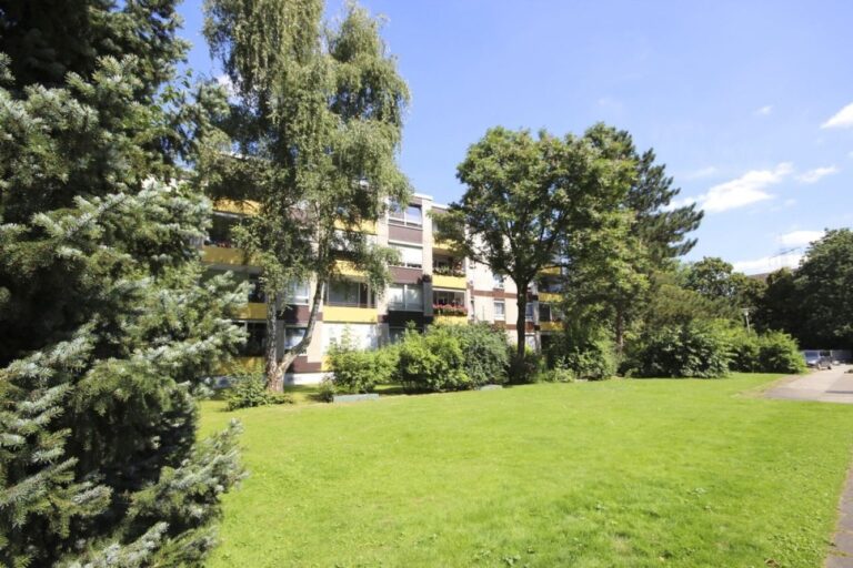 Ruhig und grün!  2-Zimmerwohnung mit Sonnenloggia und Garage!