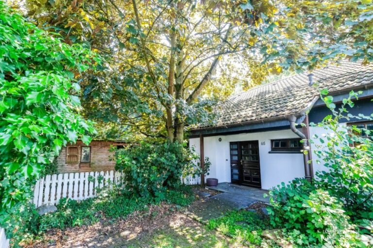 Endbungalow im Dornröschenschlaf im Baumberger Philosophenviertel!