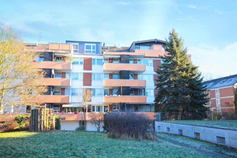 Provisionsfrei! Lichtstarke 3-Zimmerwohnung mit Sonnenbalkon!