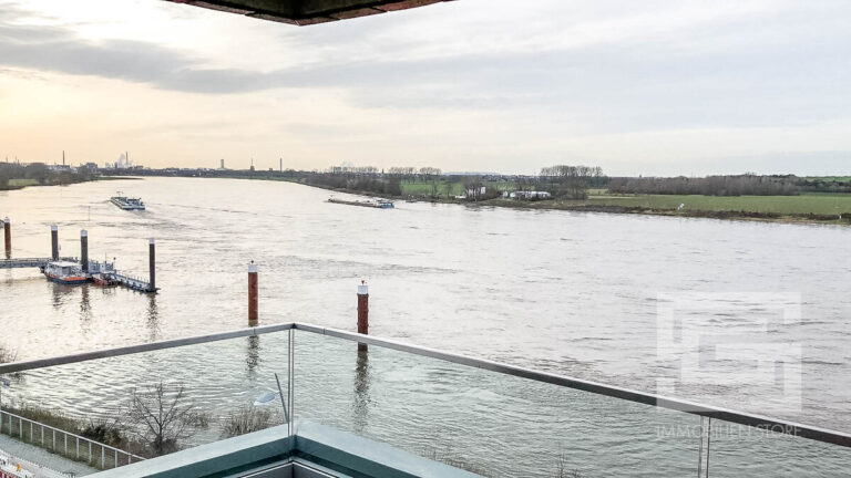 Mit Rheinblick!